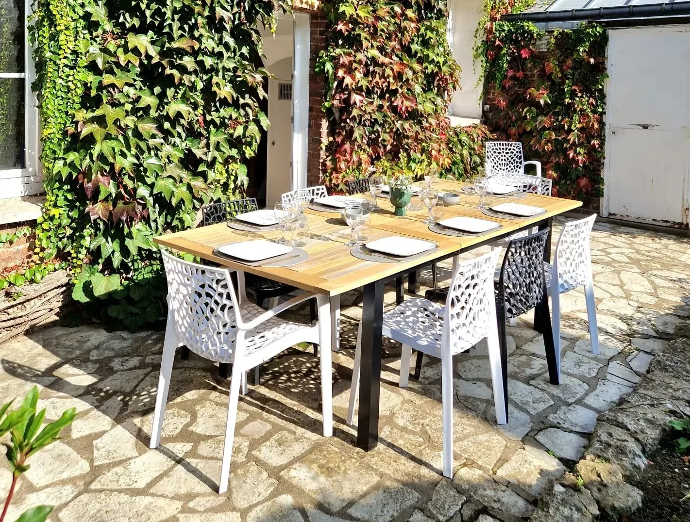 Terrasse avec table repas